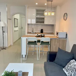 https://moderno-apartamento-junto-a-las-canteras.in-canary-islands.com